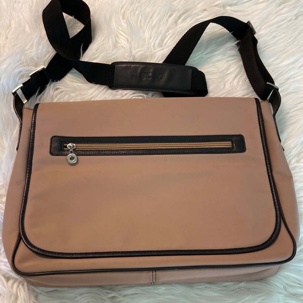 ECCO Bag can be for computer or anything else size 16” wide 12”